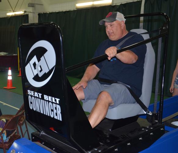 Seat belt convincer