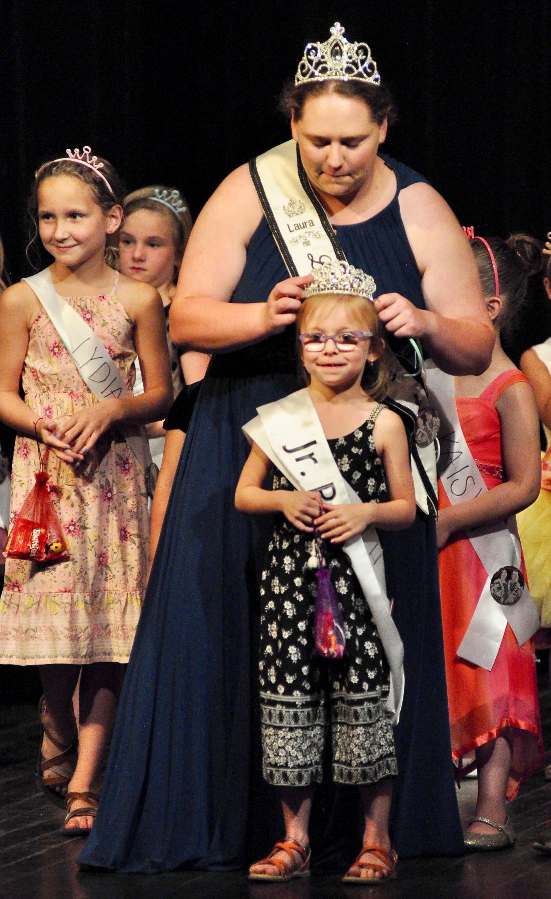 Crowning the new princess