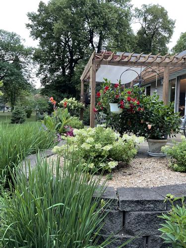 Decker pergola