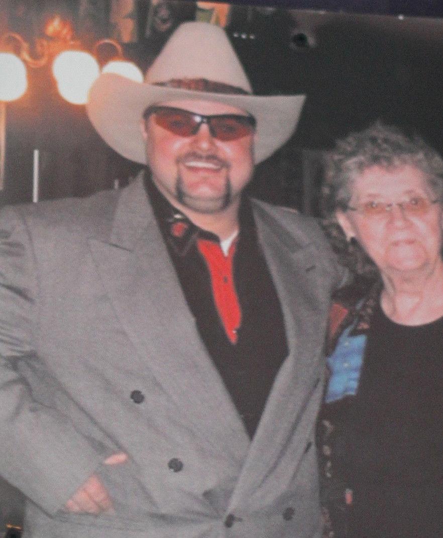 Honky's Bar & Grill — Sit down, stay awhile