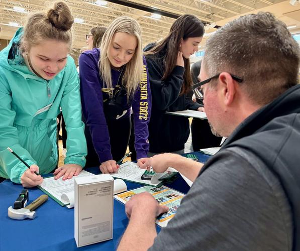 Alexis Sanken and Sydney Harpel