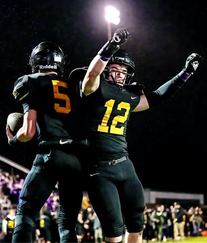 Thode, Schumacher celebrate touchdown