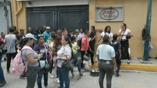 Families of arrested anti-government protesters gather outside Caracas detention center