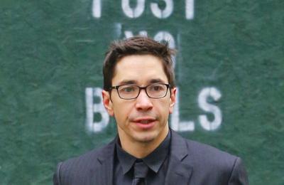 Justin Long subtly confirms he's no longer single