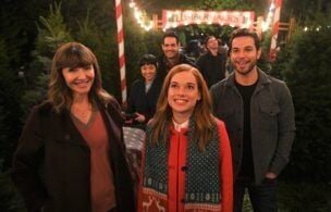 ‘Zoey’ Sings Again, Forever ‘Sunny,’ Rock Center and Kelly Clarkson Christmas Specials, Netflix’s Somber ‘Dog’
